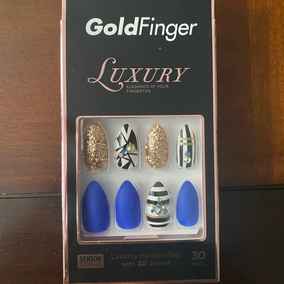 Other - *NEW in Box* Goldfinger LUXURY Press-on Nails